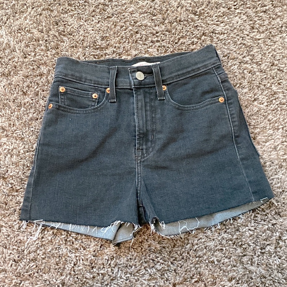 NWOT Levi High Rise Shorts